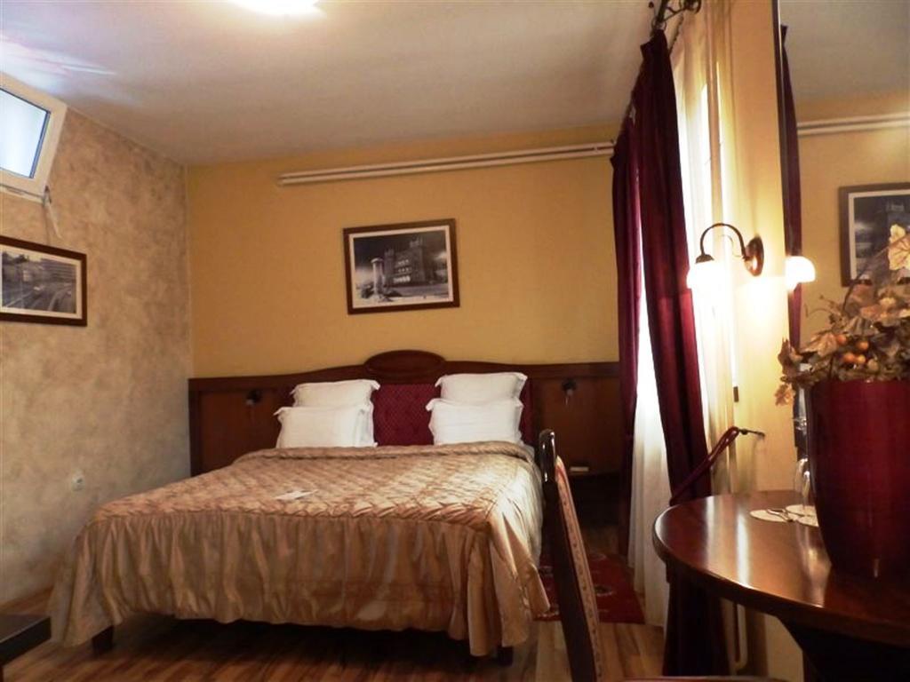 Hotel Manjez Centar Belgrad Zewnętrze zdjęcie